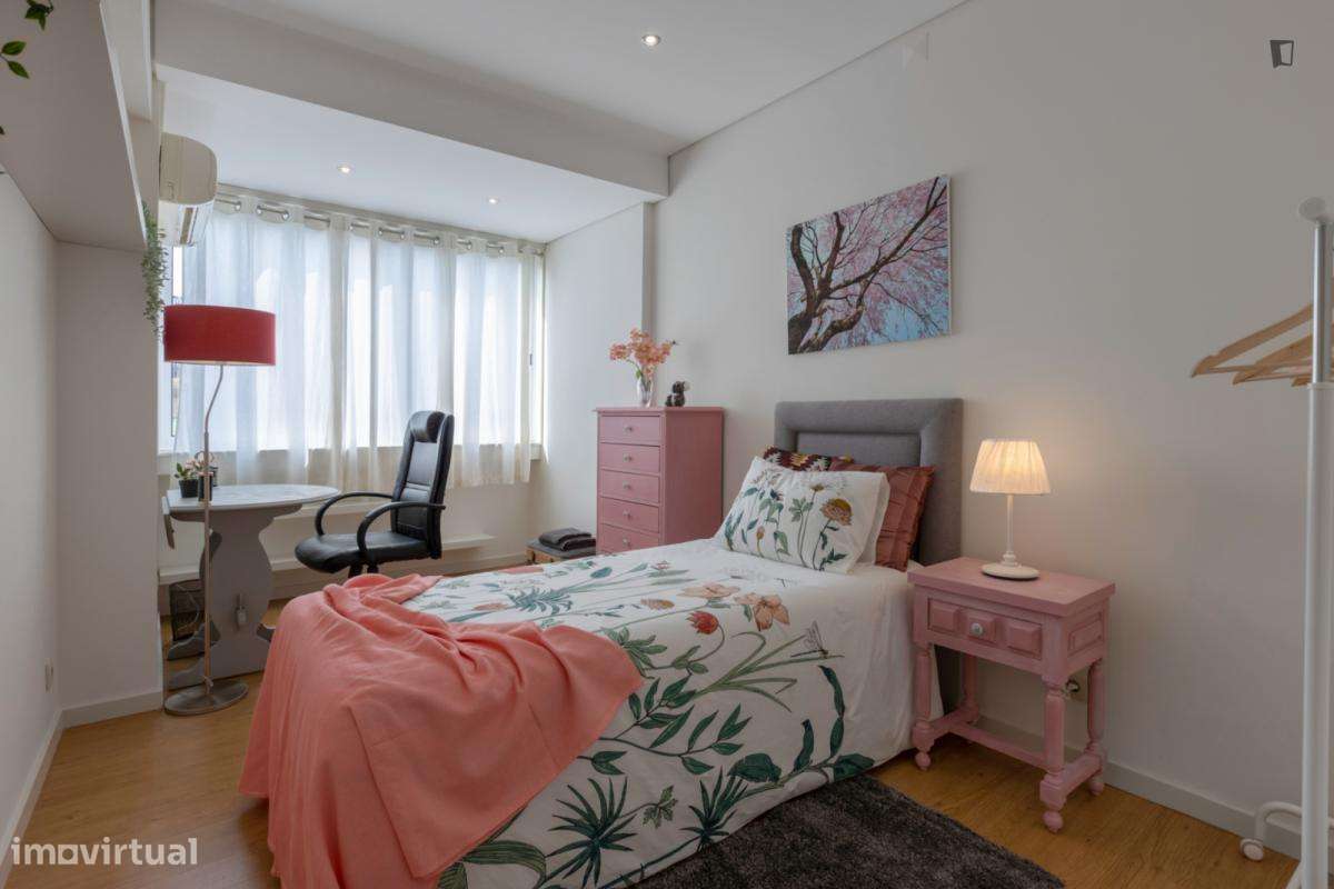 Apartamento com 3 quartos - localizado em Santo Ildefonso Porto - Grande imagem: 2/26