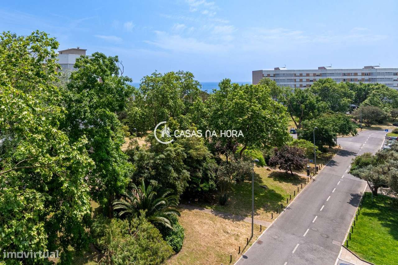 Apartamento T2 Para Renovacao Com Vista Mar Alto Da Barra Oeiras