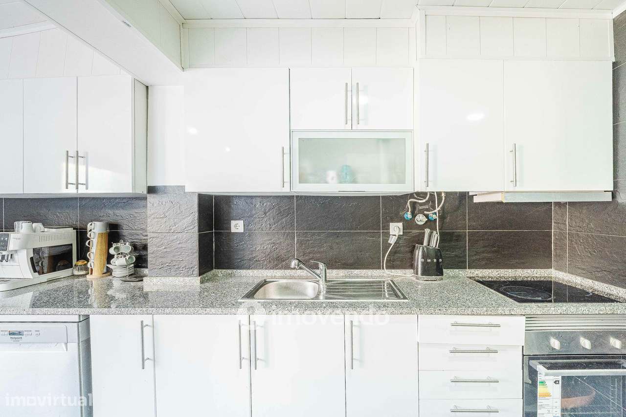 Apartamento T2, com logradouro grande, em Odivelas-19