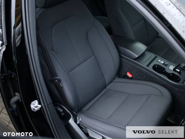 Volvo XC 40 B4 B AWD Momentum - 24