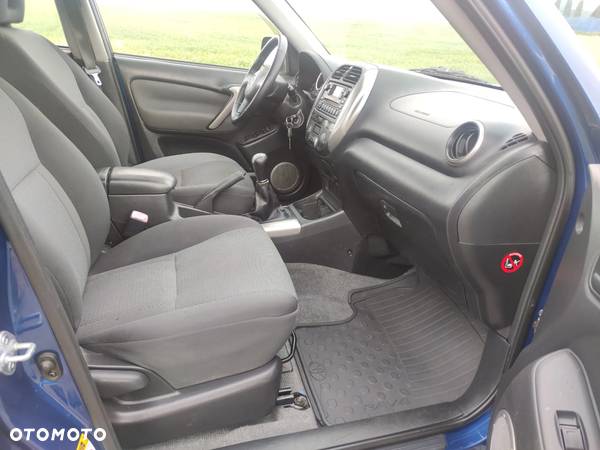 Toyota RAV4 2.0 VVT-i 4x4 - 13