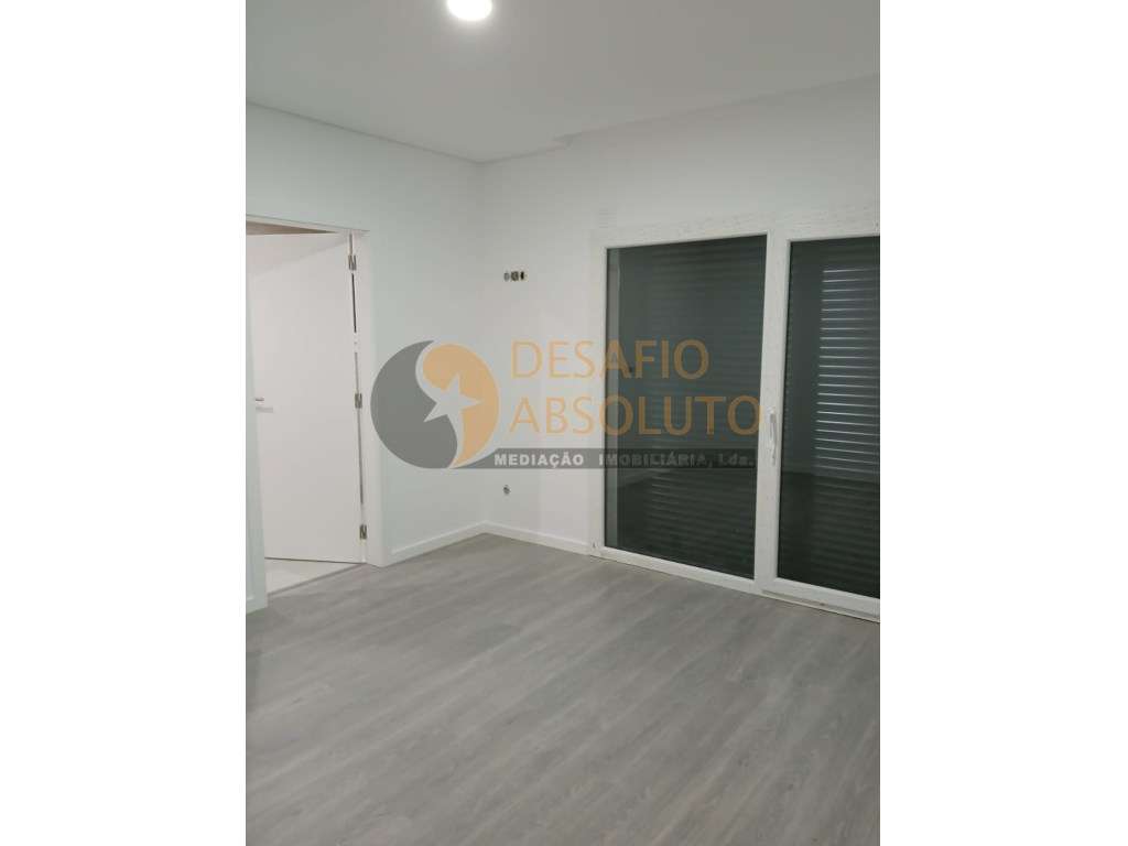 Moradia Geminada T3 c/ Pérgula. Fernão Ferro-6