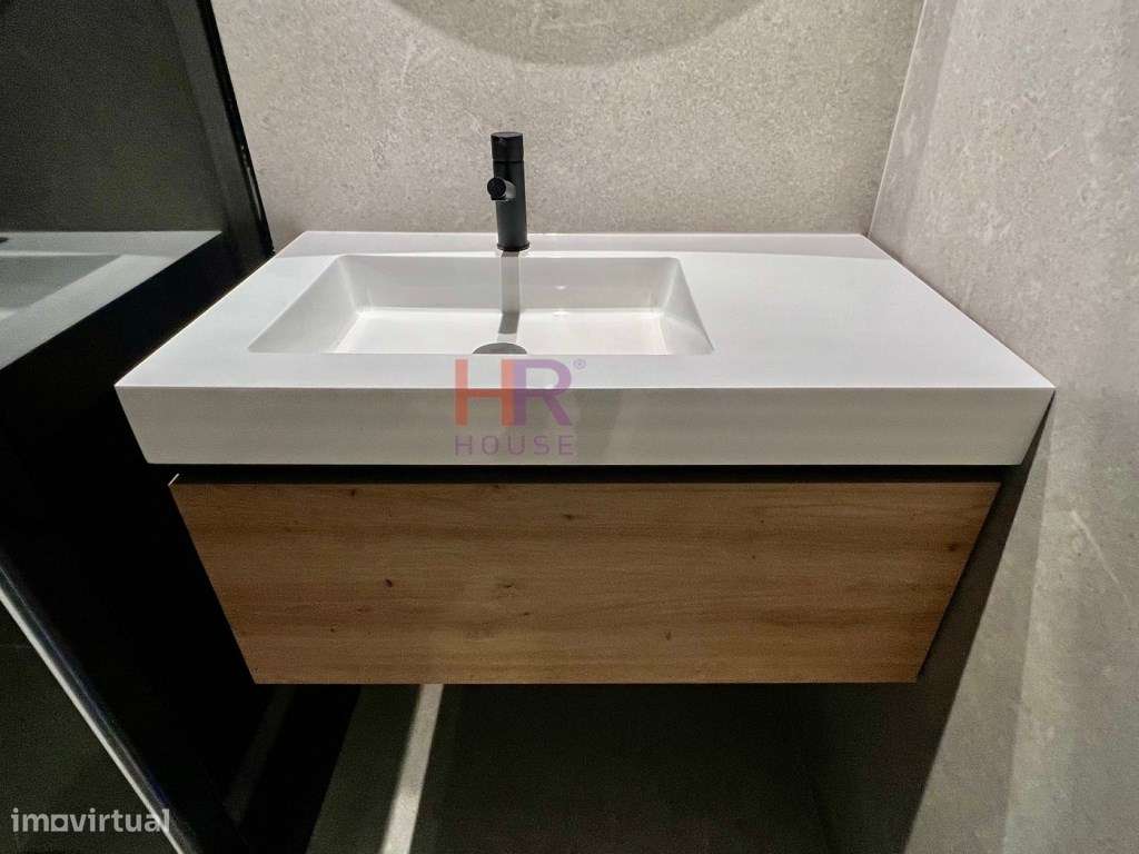 Vende-se Fantástico T2 com terraço privativo-26