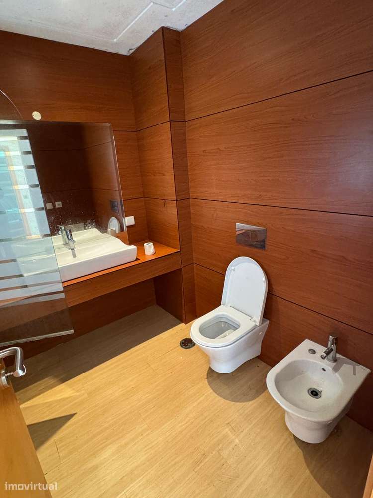 Moradia T5 com piscina, garagem e vista mar em Ericeira-11