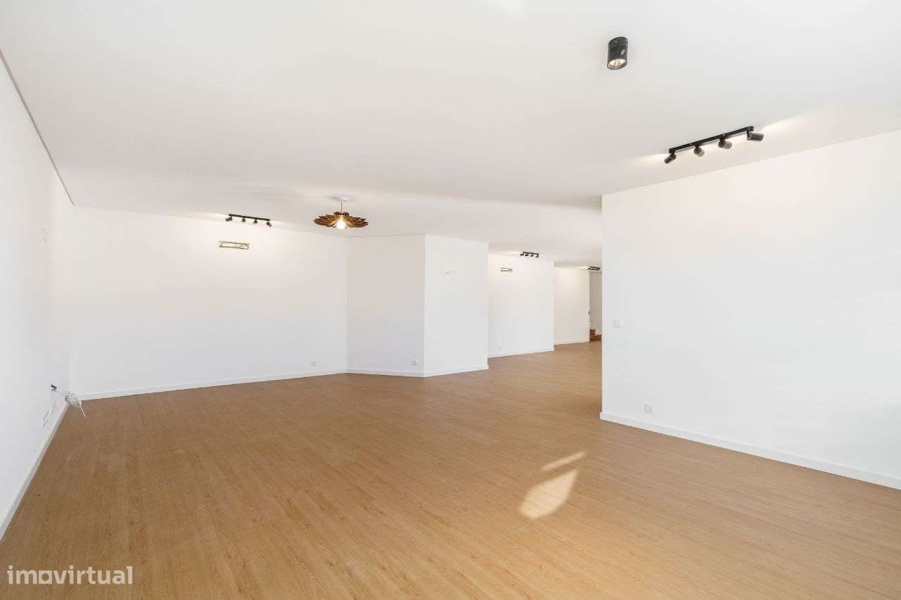 Moradia T5 Remodelada - Condomínio da Fonte Seca-20