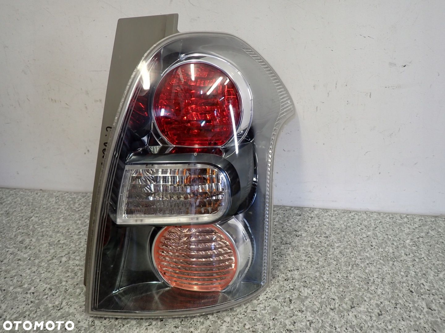 TOYOTA COROLLA VERSO 07- LAMPA TYLNA PRAWA LIFT D-CAT - 4