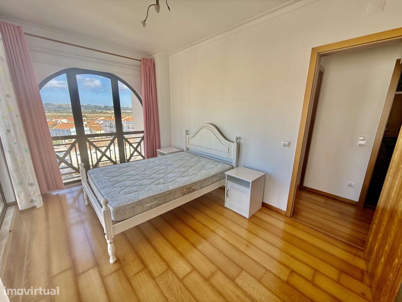 Apartamento T2 com varanda e garagem - vista praia, São Martinho Porto-10