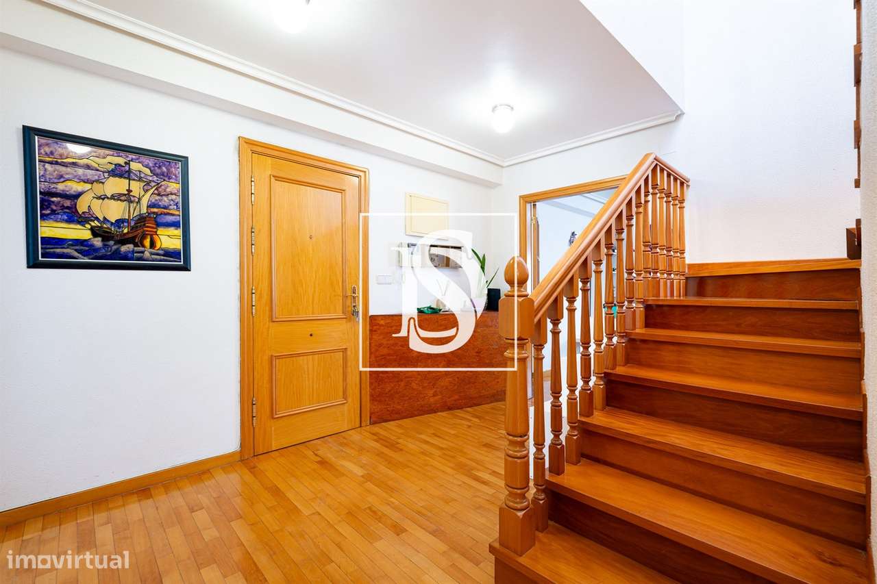 MAGNIFICO T4 DUPLEX URBANIZAÇÃO FONTE DA PRATA-12