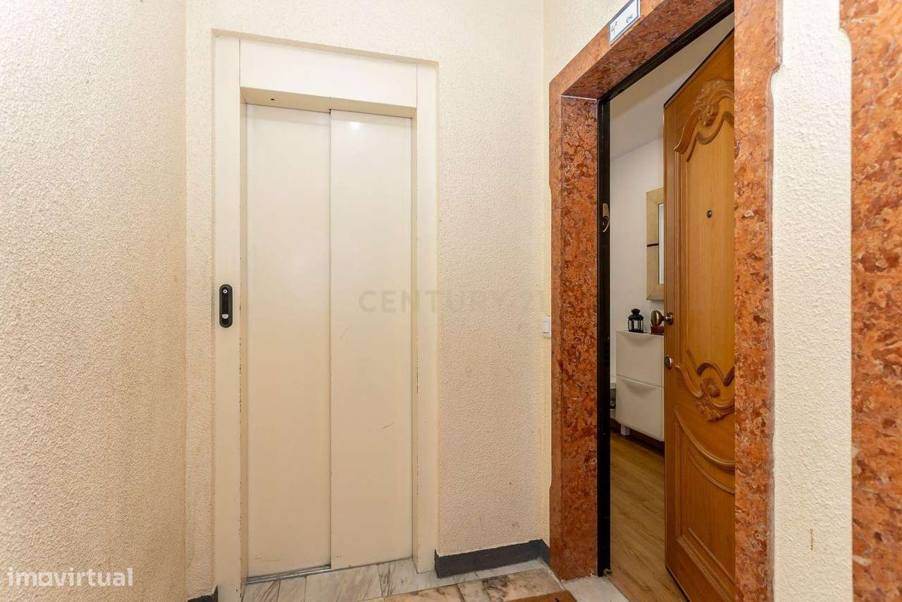 Apartamento T3 Remodelado com Arrecadação e Parqueamento-22