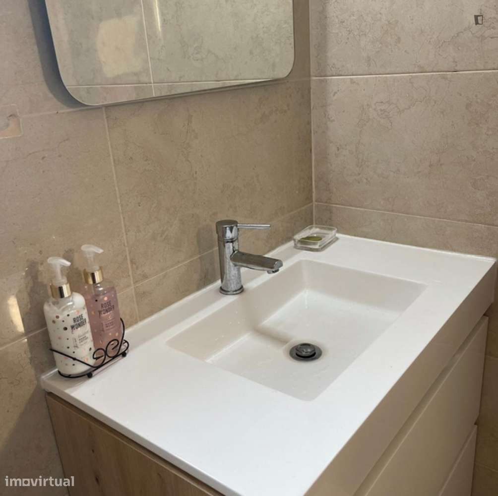 Quarto - localizado em Setubal - Grande imagem: 4/16