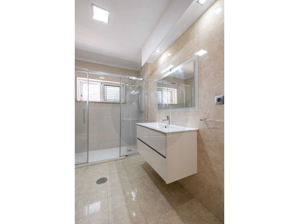 Moradia T4 Independente com Piscina, Ginásio e Garagem para 4 Carro...-27