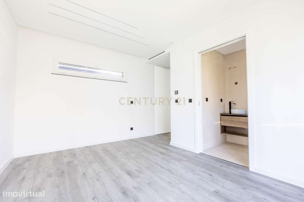 T5 Duplex | 2º Piso | Prédio novo | 1 Fração por piso-15