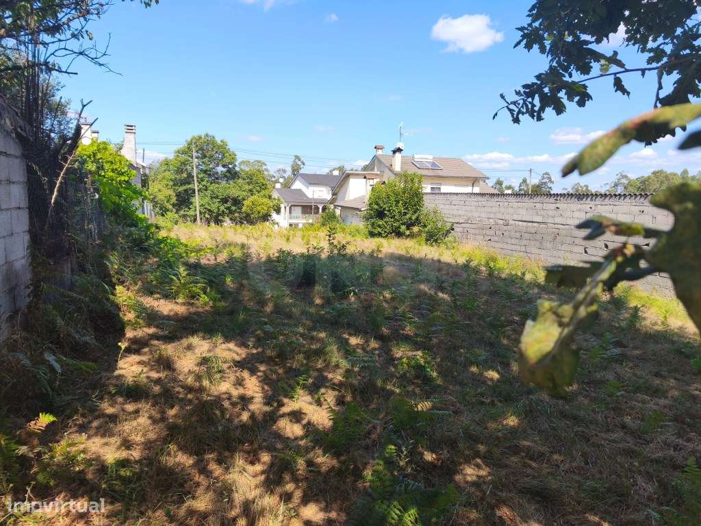 Prédio rústico em zona de construção-5