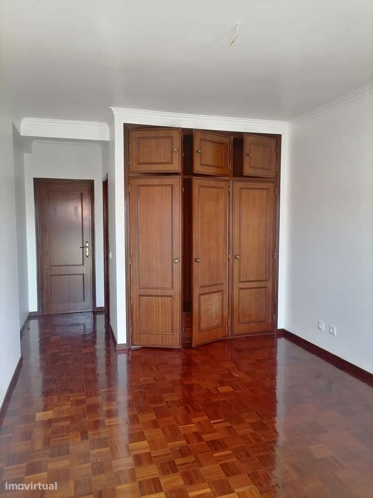 T3 Centro de Queijas, Oeiras. Com Parqueamento e Arrecadação.-38