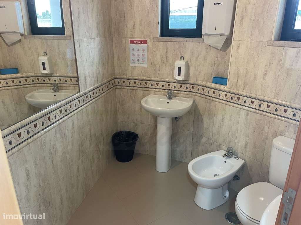 Venda conjunta de imóveis para atividade industrial com edifício e ...-17