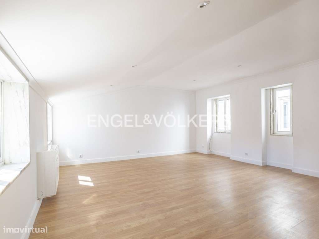Penthouse T2 Renovada com Varanda na Estrela - Grande imagem: 5/30