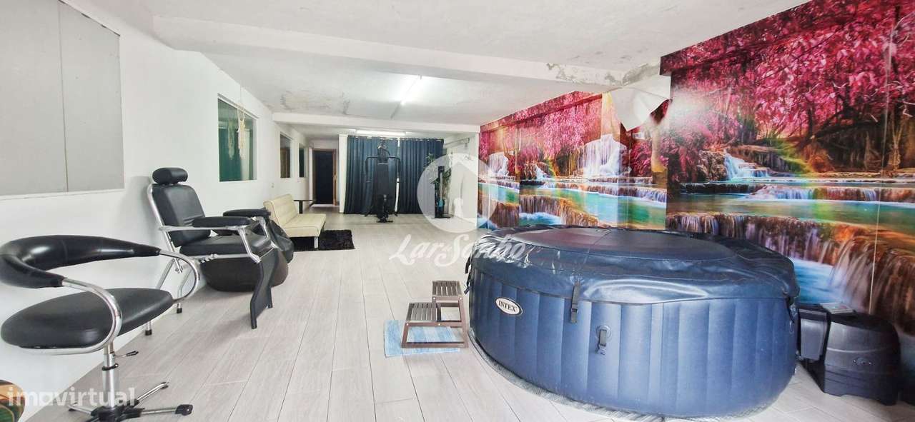 Moradia T5+4 c/piscina e espaço comercial em Rio Mau- Vila do Conde - Grande imagem: 4/32