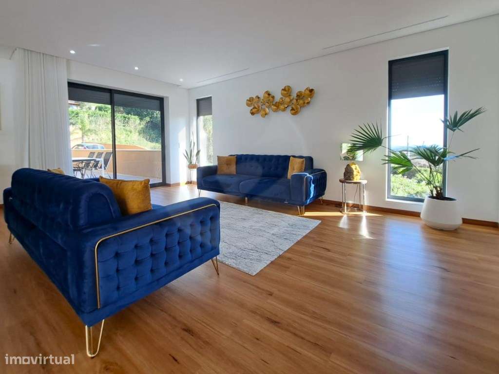 Moradia T4 de Luxo em Terroso na Póvoa de Varzim - Grande imagem: 3/44