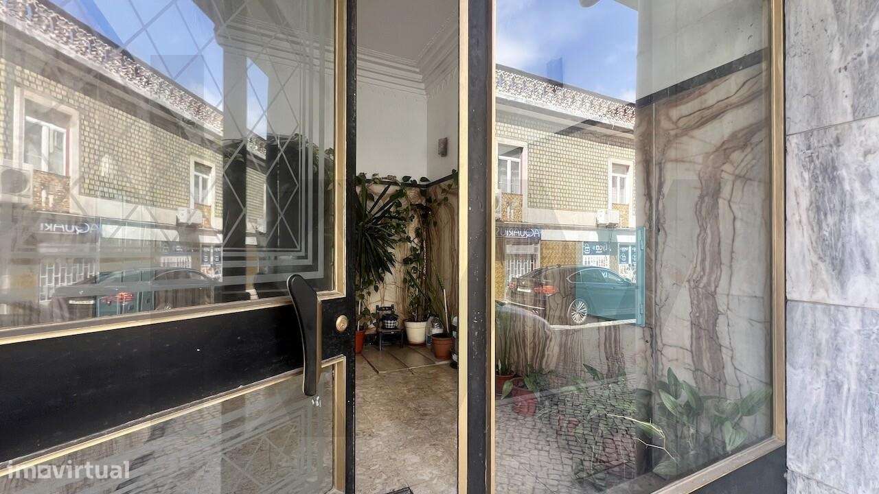 Apartamento totalmente renovado no centro do Montijo 1º andar-28
