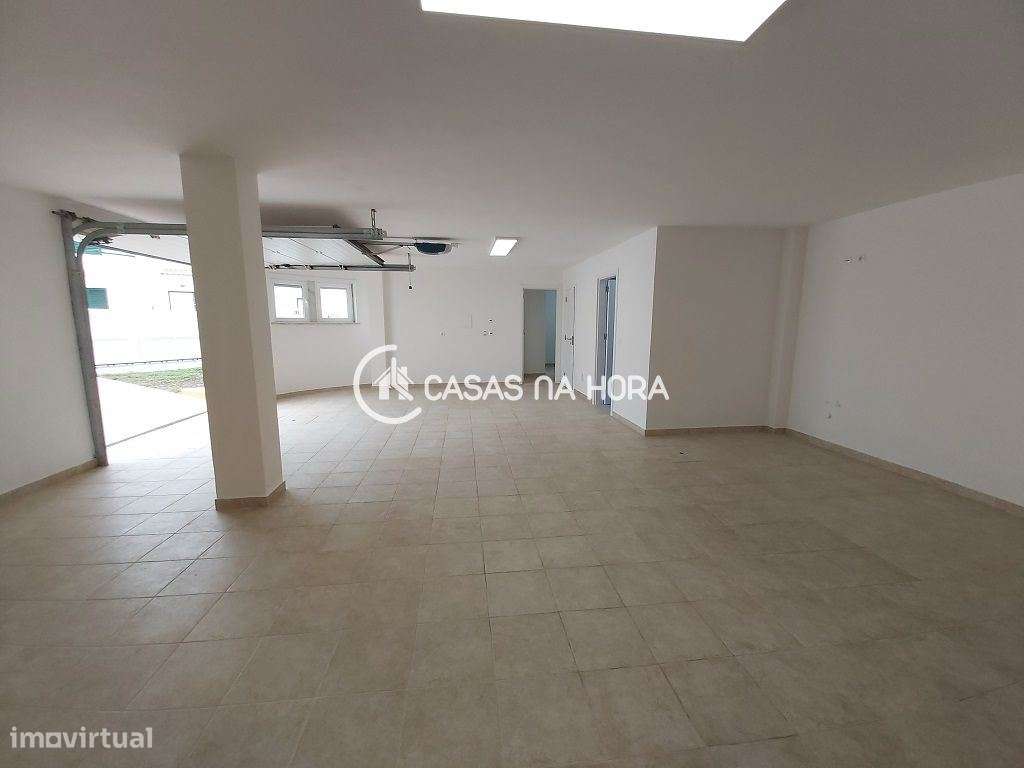 EXCELENTE MORADIA V3 + 1  3 Pisos  REMODELADA  Próximo ao Centro da...-26