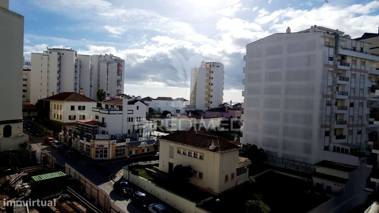 Novo T1+1 de Luxo com Terraço e Garagem na Praia Rocha - Grande imagem: 5/33