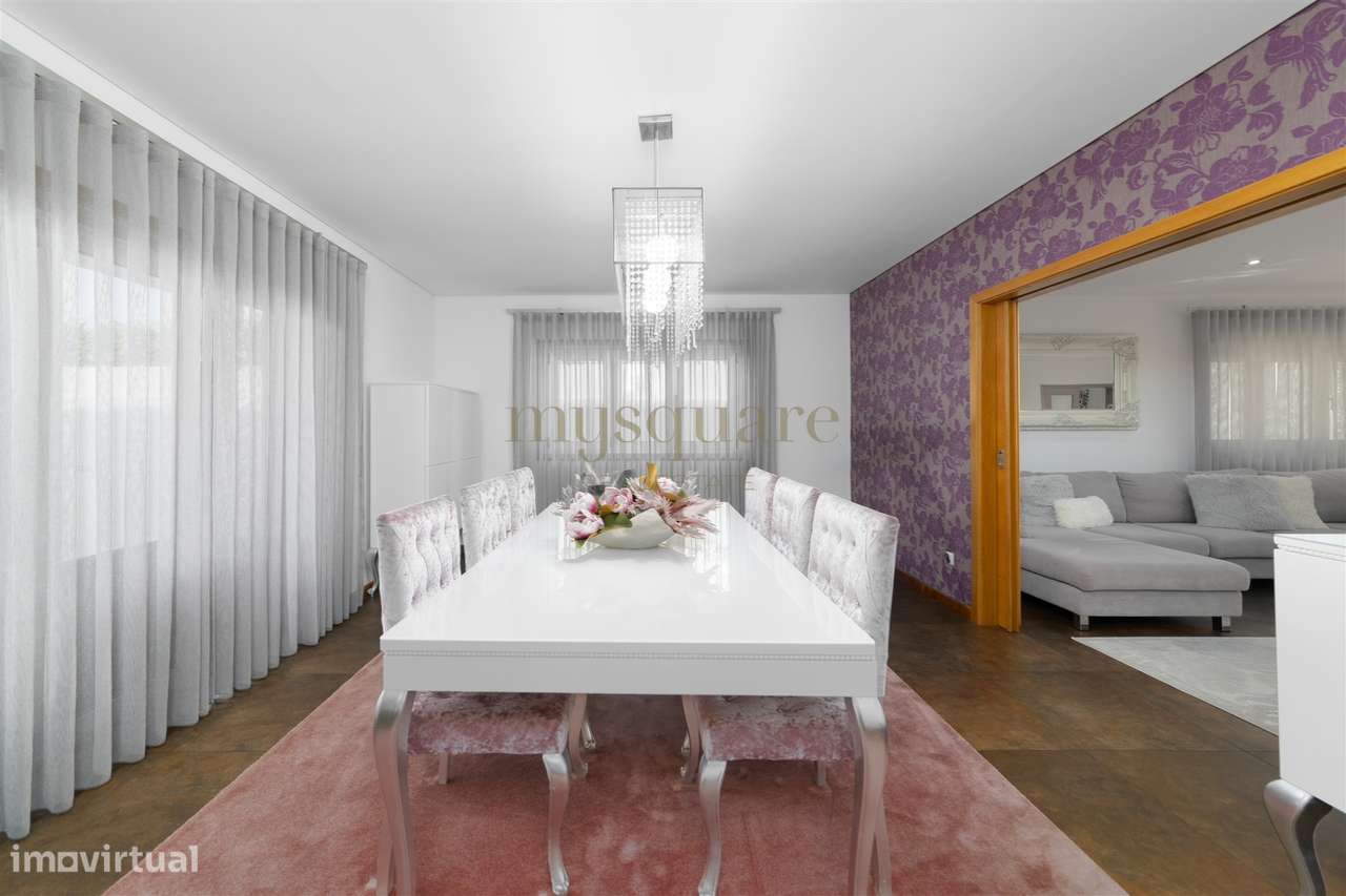 Moradia T4 geminada, com excelentes áreas, a 2 minutos do centro de Sa-8