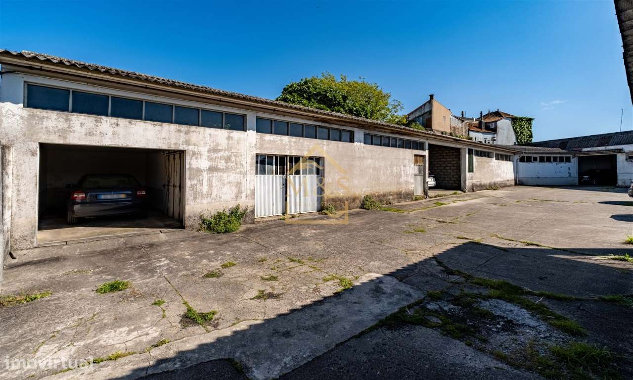 Moradia com comercio| Terreno 2900m2 |  Praia - Lavra-34