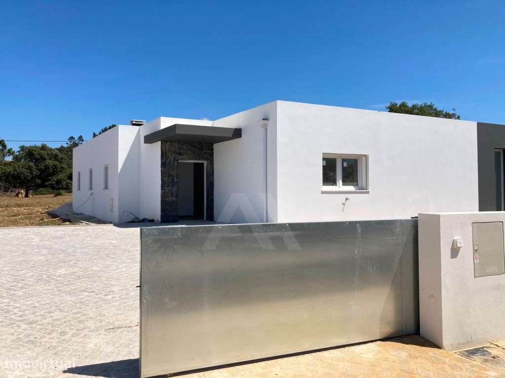 Moradia T3 com piscina junto ao centro das Caldas da Rainha-38