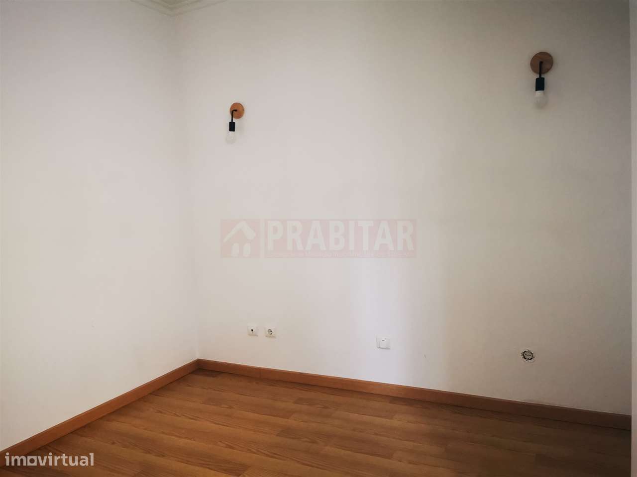 APARTAMENTO T3 COM GARAGEM NO VALE DAS FLORES EM COIMBRA-8