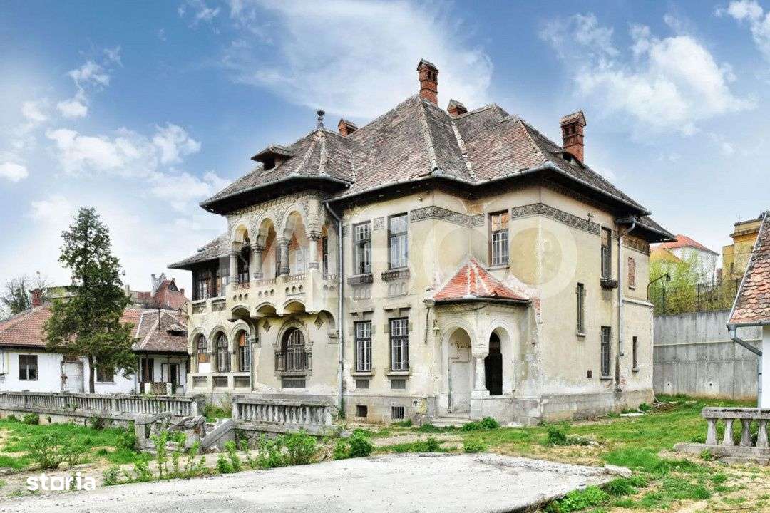 Vila interbelica isi asteapta cu speranta tacuta noul proprietar - Imagine principală: 5/11