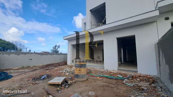 Moradia nova com piscina em Santa Maria de Lamas-20