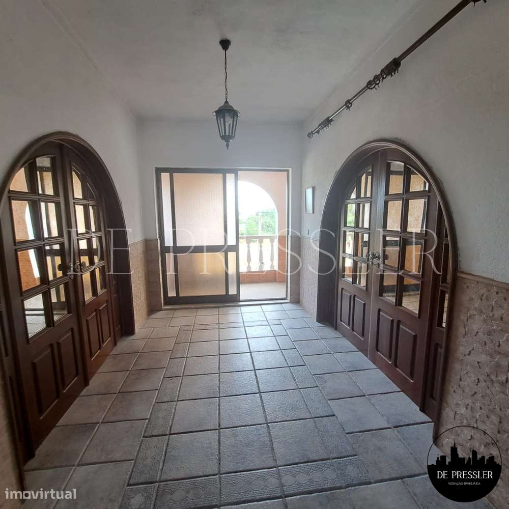 Excelente Moradia Isolada em Santo António da Charneca - Barreiro-18