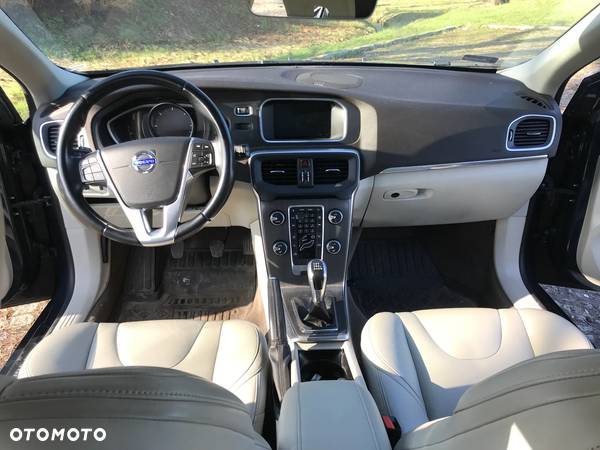 Volvo V40 D4 Summum - 1