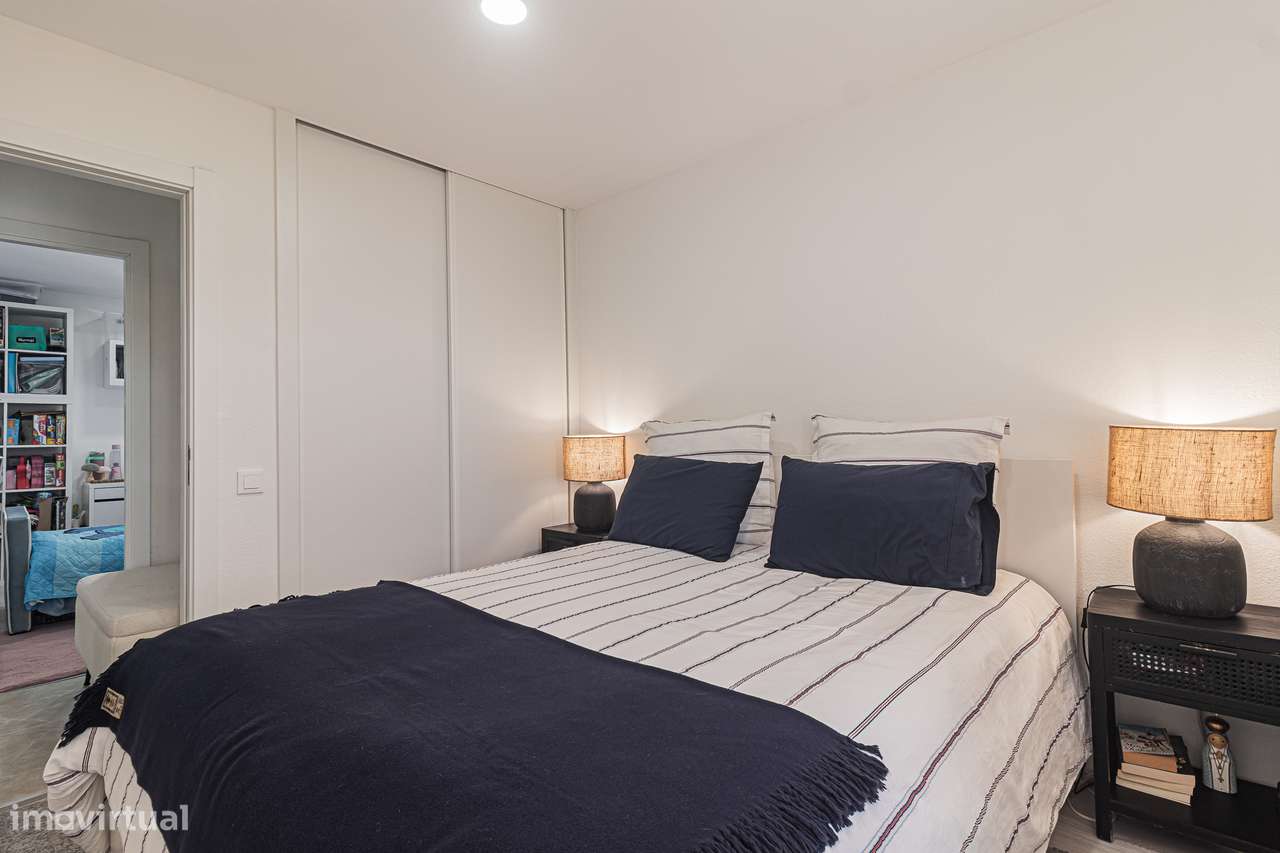 Apartamento T2 + 1 totalmente remodelado, Corroios prédio com elevador-21