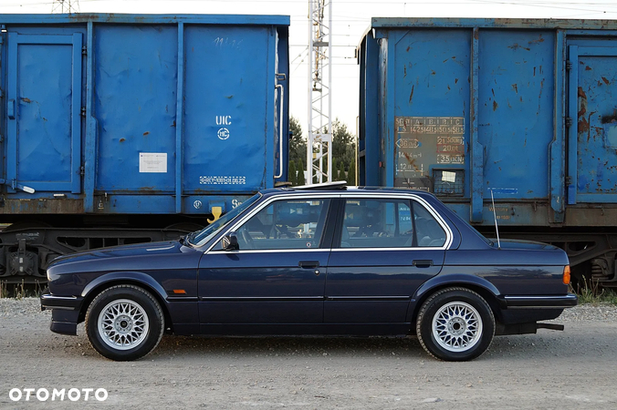 BMW Seria 3 318i - 9