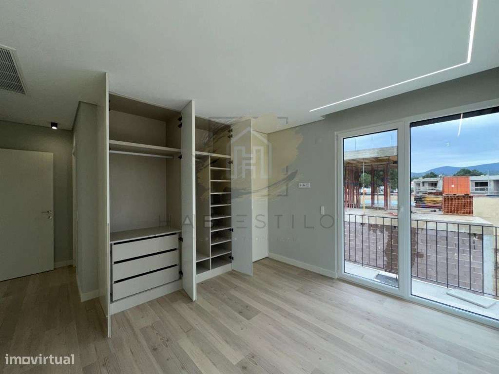 Moradia V4 com excelentes acabamentos-31