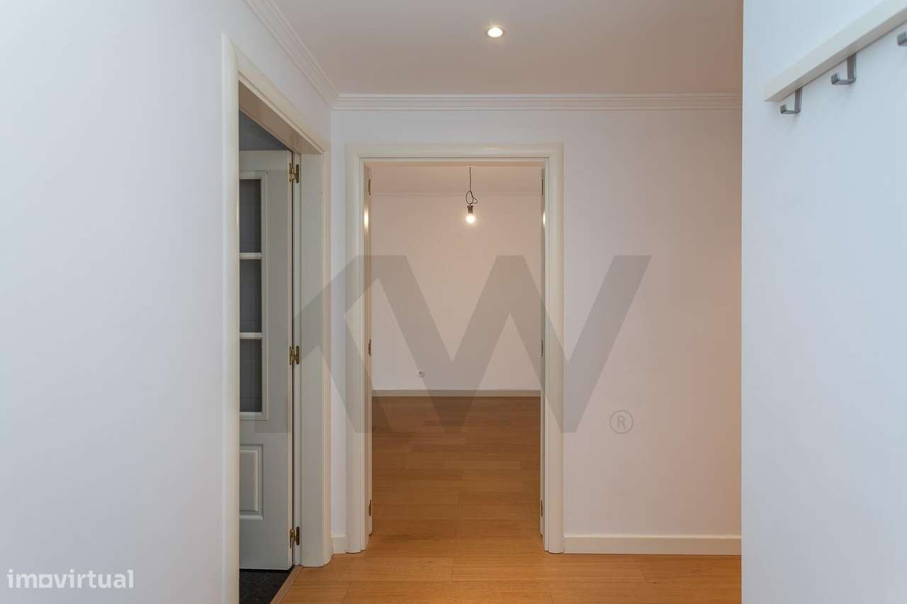 Praça de Espanha | T1 c/ estacionamento e varanda em Edf. de prestígio-9