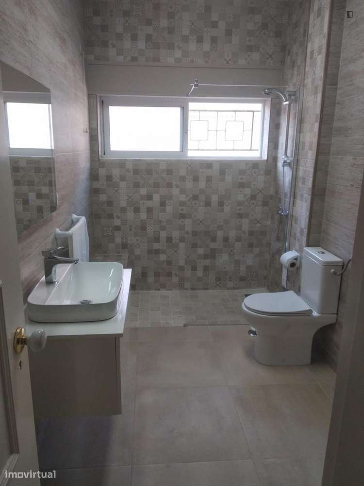 Quarto - localizado em Portimao - Grande imagem: 5/7