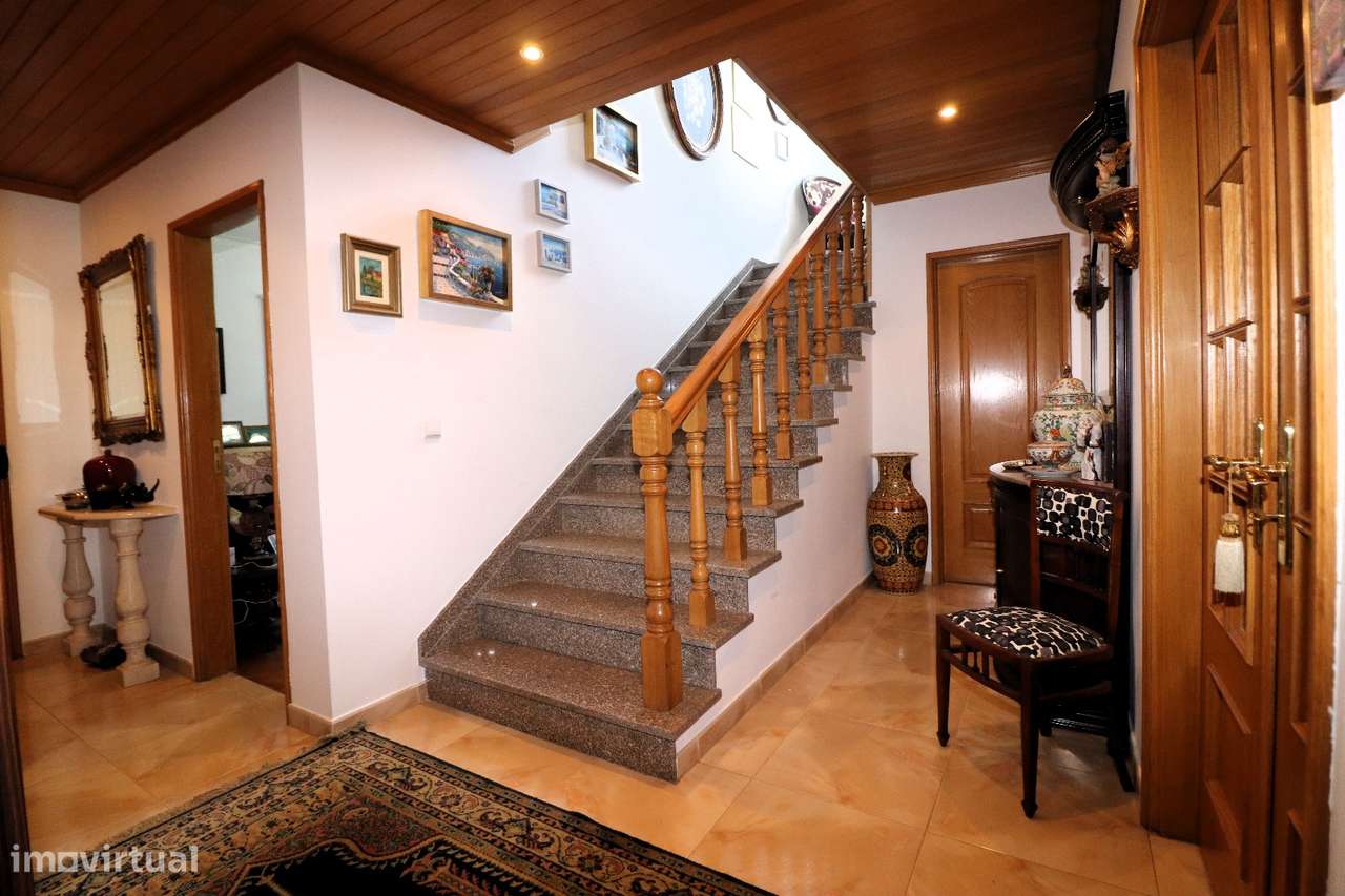 Moradia T4 com Piscina, Cave Ampla-40