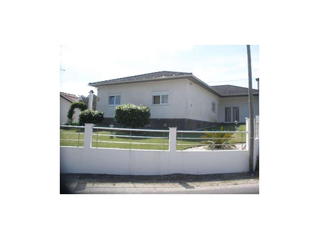 Moradia T3+2 individual, térrea com anexo T2 e piscina na zona de C...-1