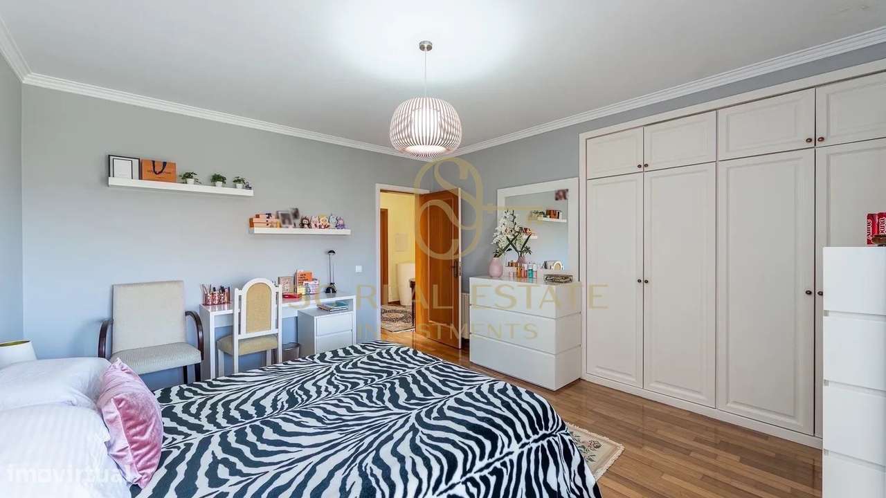 Moradia T4 com Piscina, 3 frentes, 300 mts Praia, São Félix Marinha-13