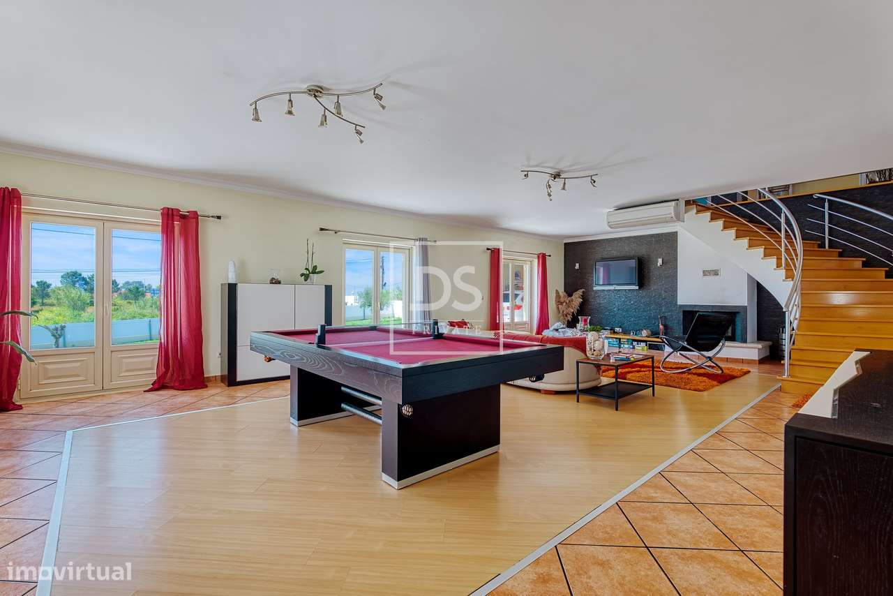 Moradia T4 Isolada com Amplo Lote e Elevado Potencial de Construção - Grande imagem: 5/29