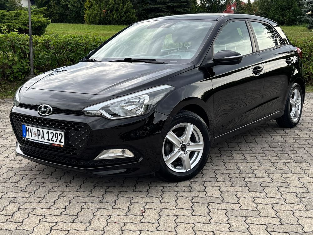 Hyundai i20 II (2014-2020) blue 1.2 Classic 2015