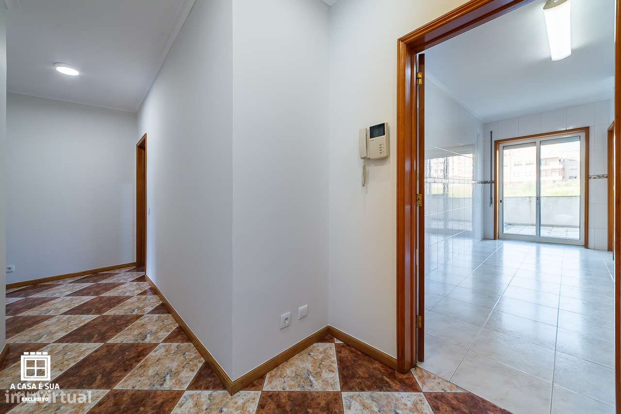 Apartamento T2 c/ terraço a 500m da praia em S. F. Marinha - Exclusivo - Grande imagem: 5/33