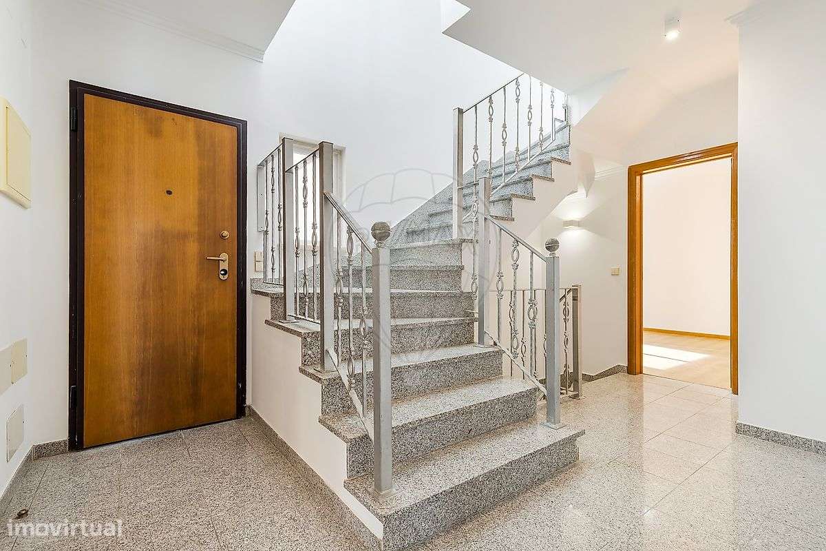 Moradia T5 para venda - Grande imagem: 2/31