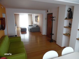 Inchiriez apartament cu 4 camere decomandat in Deva, Casa de Pensii