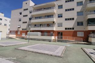Apartamento T1 com terraço, arrecadação e parqueamento, Fonte da Prata