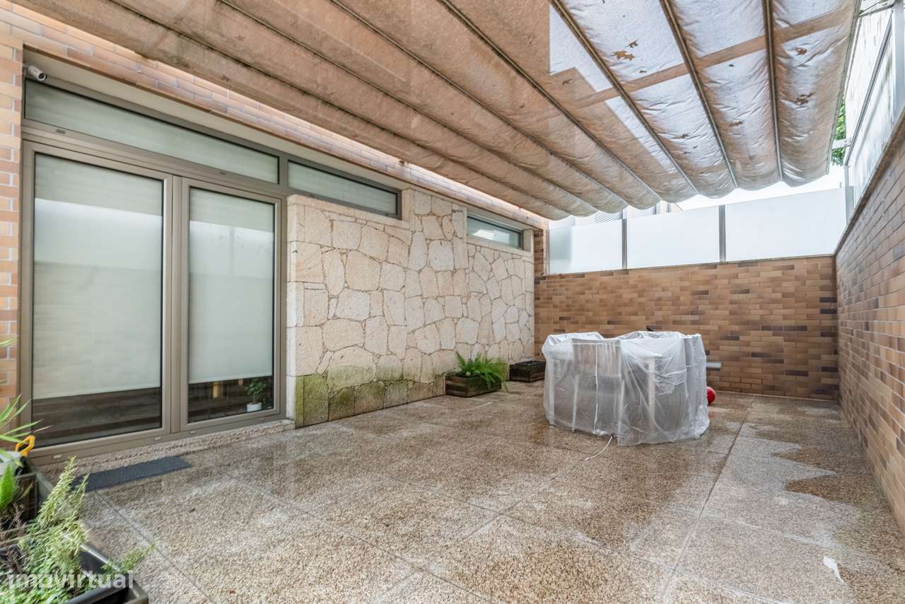 Moradia T3 + escritório à venda em Fraião - Braga-13