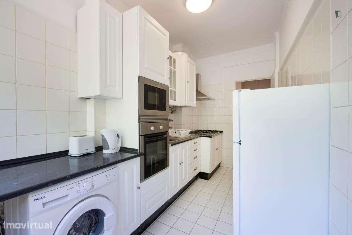 Quarto - localizado em Benfica Lisbon - Grande imagem: 5/25