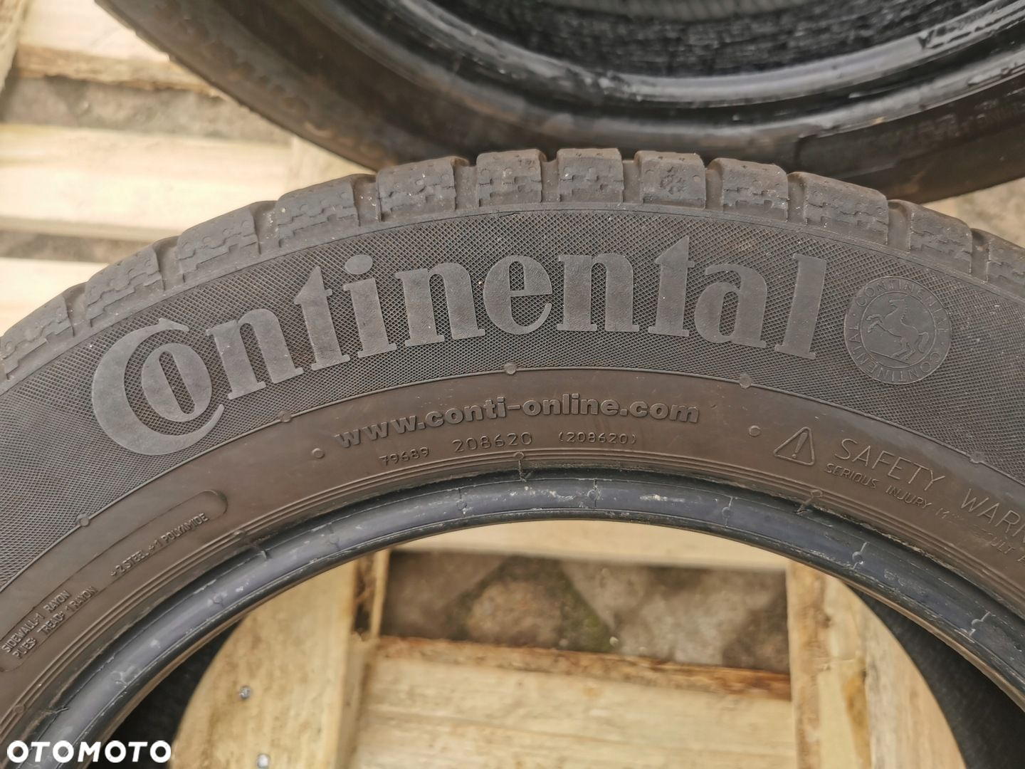 Opony zimowe 205/60 R16 Continental 2 sztuki - 2